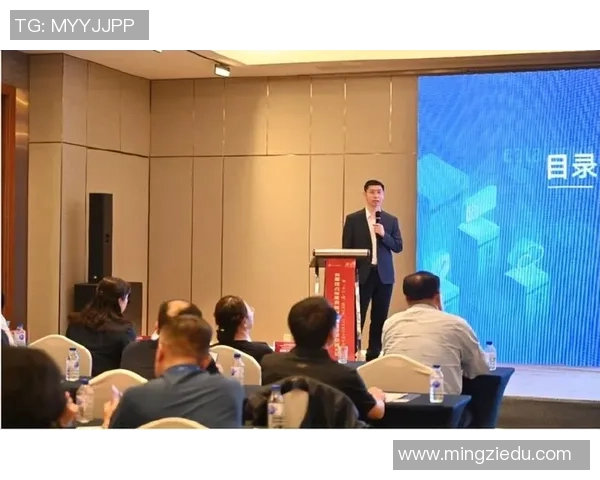 重庆足球队团队协作的变革之路与未来展望探讨